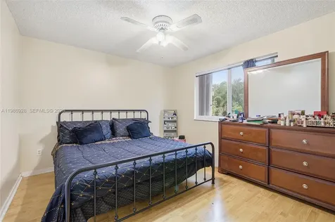 1421 SW 97th Avenue Pembroke Pines FL 33025