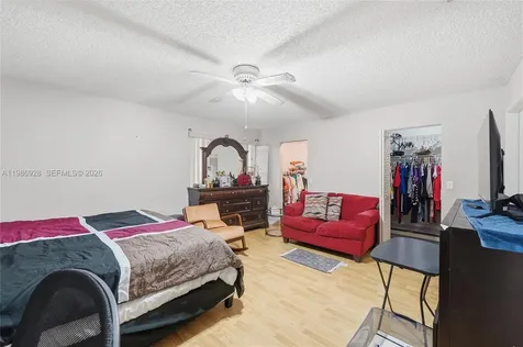 1421 SW 97th Avenue Pembroke Pines FL 33025
