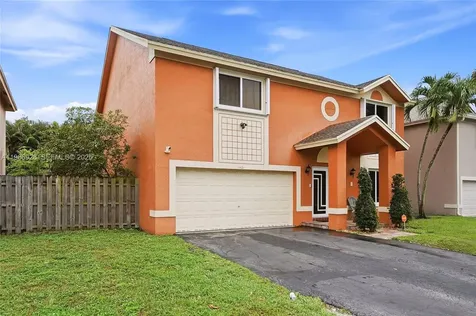 1421 SW 97th Avenue Pembroke Pines FL 33025