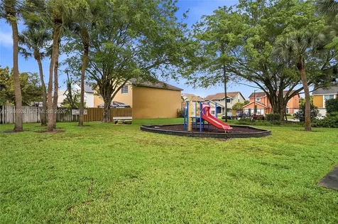 1421 SW 97th Avenue Pembroke Pines FL 33025