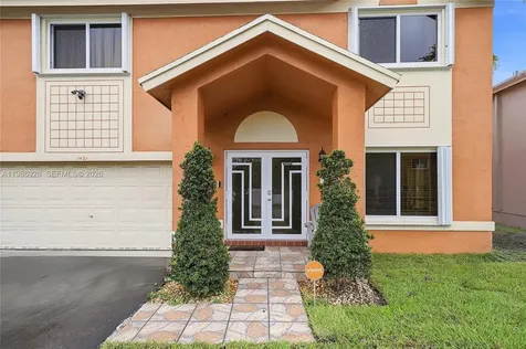1421 SW 97th Avenue Pembroke Pines FL 33025