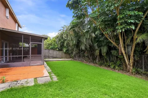 1421 SW 97th Avenue Pembroke Pines FL 33025