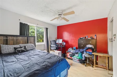 1421 SW 97th Avenue Pembroke Pines FL 33025
