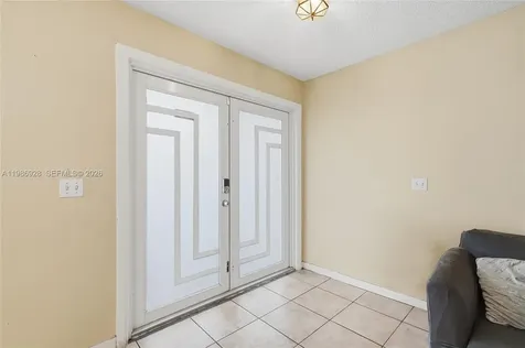 1421 SW 97th Avenue Pembroke Pines FL 33025