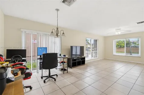 1421 SW 97th Avenue Pembroke Pines FL 33025