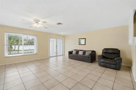1421 SW 97th Avenue Pembroke Pines FL 33025