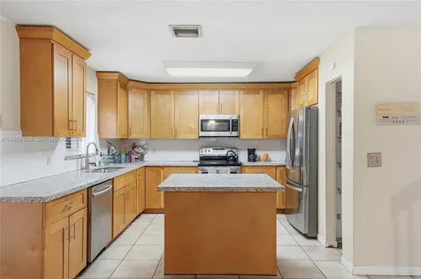 1421 SW 97th Avenue Pembroke Pines FL 33025