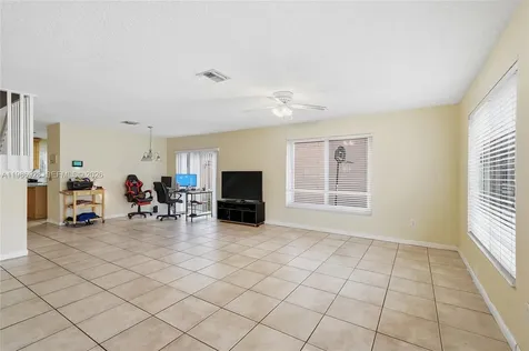 1421 SW 97th Avenue Pembroke Pines FL 33025