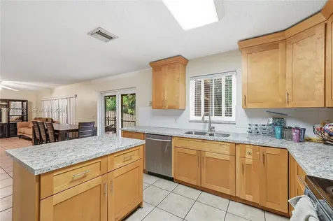 1421 SW 97th Avenue Pembroke Pines FL 33025