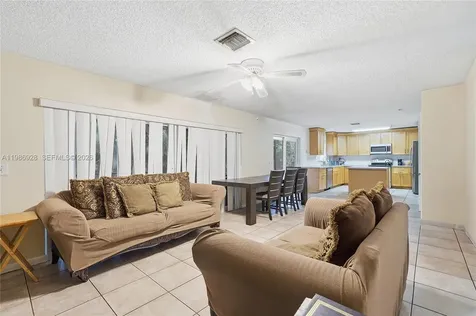 1421 SW 97th Avenue Pembroke Pines FL 33025