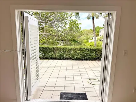 5570 SW 70th Place S Miami FL 33155