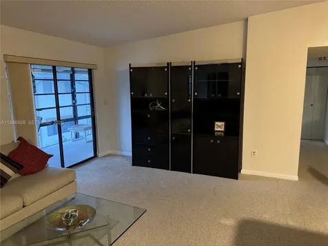 10419 E Clairmont Circle Tamarac FL 33321