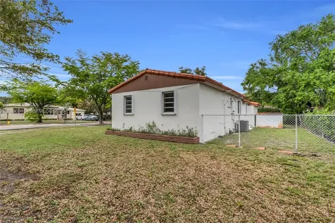 1081 SW 63rd Avenue West Miami FL 33144