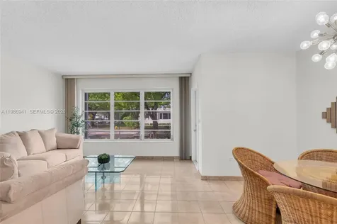 1081 SW 63rd Avenue West Miami FL 33144