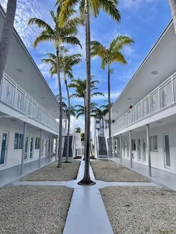 7435 Harding Avenue Miami Beach FL 33141