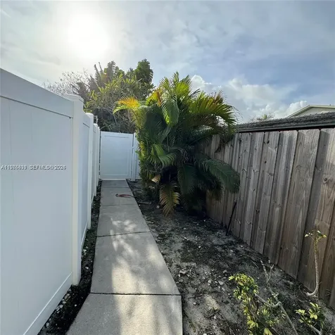 590 NE 20th Street Wilton Manors FL 33305