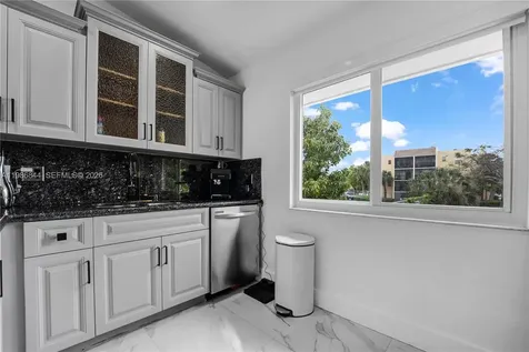 8033 Lake Drive Doral FL 33166