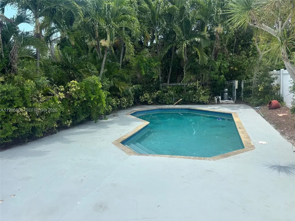 8850 NE 4th Avenue El Portal FL 33138