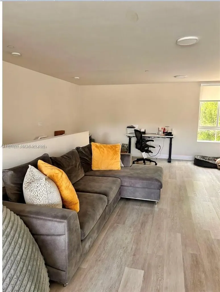 2561 NE 193rd Street Miami FL 33180