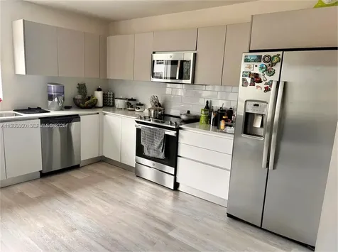 2561 NE 193rd Street Miami FL 33180