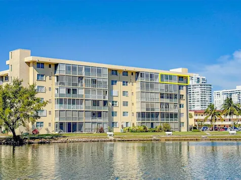 2930 Point East Drive Aventura FL 33160