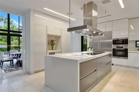 610 Harbor Circle Key Biscayne FL 33149