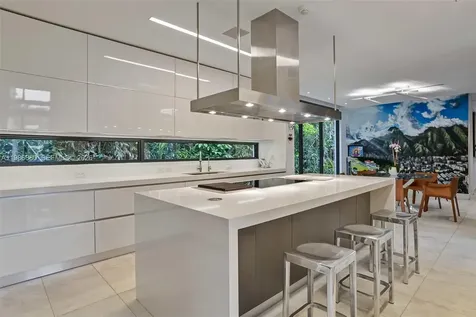 610 Harbor Circle Key Biscayne FL 33149