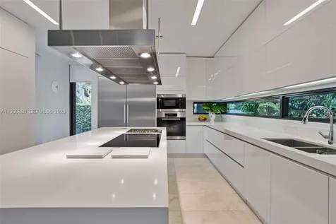 610 Harbor Circle Key Biscayne FL 33149