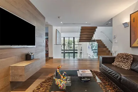 610 Harbor Circle Key Biscayne FL 33149