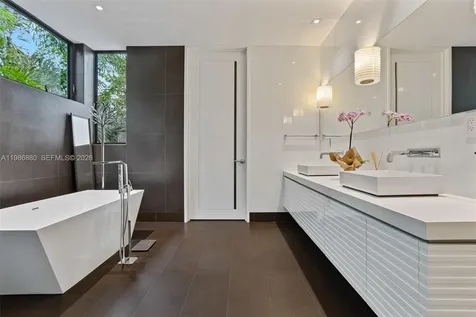 610 Harbor Circle Key Biscayne FL 33149