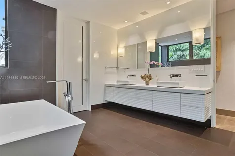 610 Harbor Circle Key Biscayne FL 33149