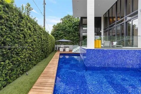 610 Harbor Circle Key Biscayne FL 33149