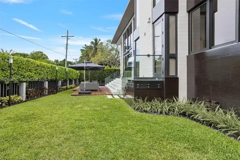 610 Harbor Circle Key Biscayne FL 33149