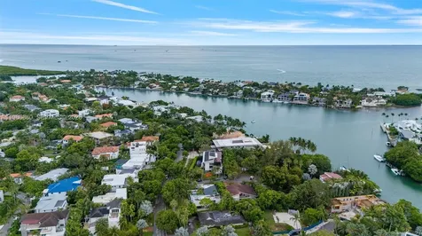 610 Harbor Circle Key Biscayne FL 33149