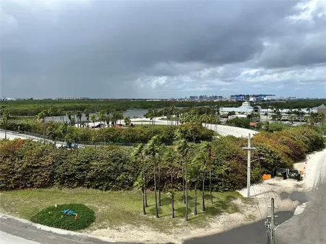 6051 N Ocean Drive Hollywood FL 33019