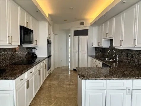 6051 N Ocean Drive Hollywood FL 33019