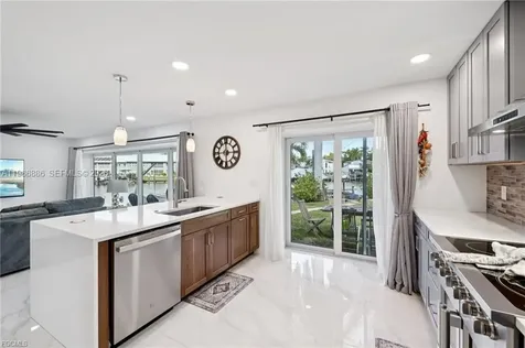 1819 SE 43 Street Cape Coral FL 33904