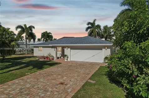 1819 SE 43 Street Cape Coral FL 33904