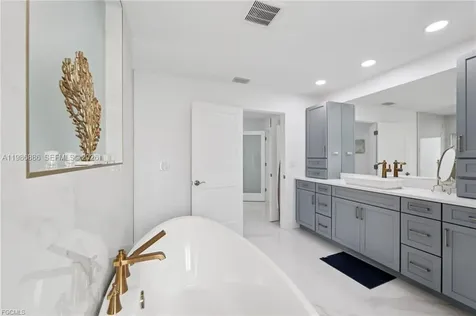 1819 SE 43 Street Cape Coral FL 33904