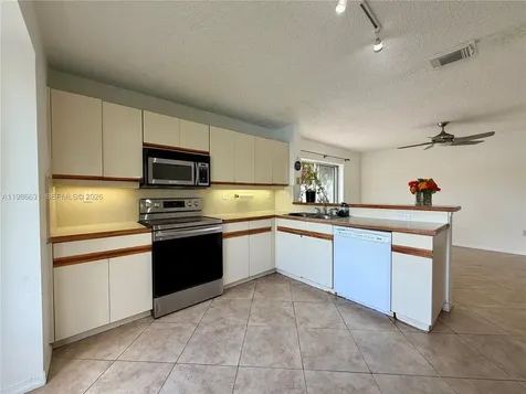 12619 NW 11th Place Sunrise FL 33323