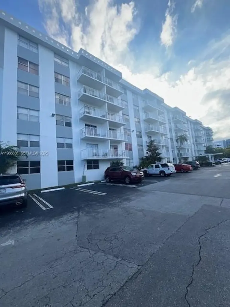 16465 NE 22nd Avenue North Miami Beach FL 33160
