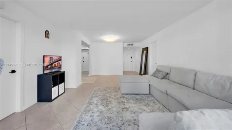 18041 Biscayne Boulevard Aventura FL 33160