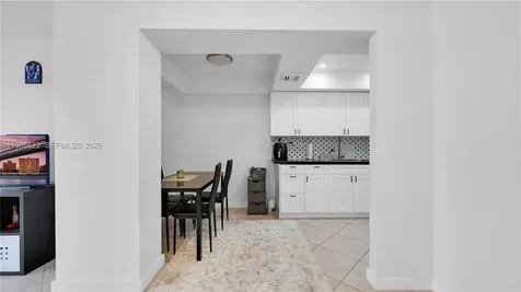 18041 Biscayne Boulevard Aventura FL 33160