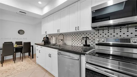 18041 Biscayne Boulevard Aventura FL 33160