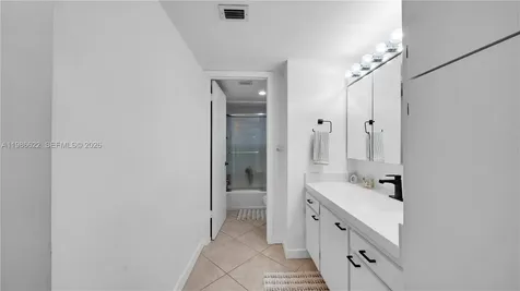 18041 Biscayne Boulevard Aventura FL 33160