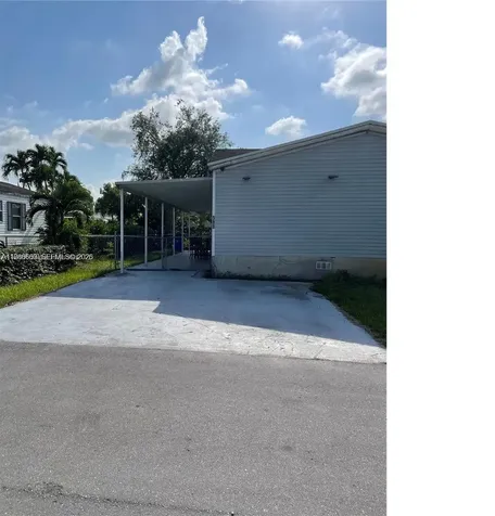 19800 SW 180 Th Avenue Lot 588 Miami FL 33187