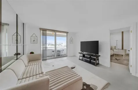 465 Ocean Drive Miami Beach FL 33139