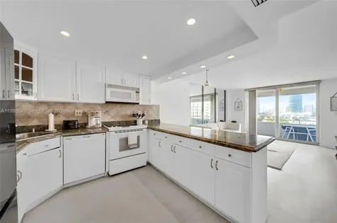 465 Ocean Drive Miami Beach FL 33139
