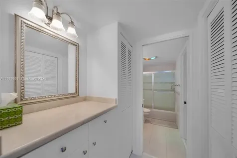 465 Ocean Drive Miami Beach FL 33139