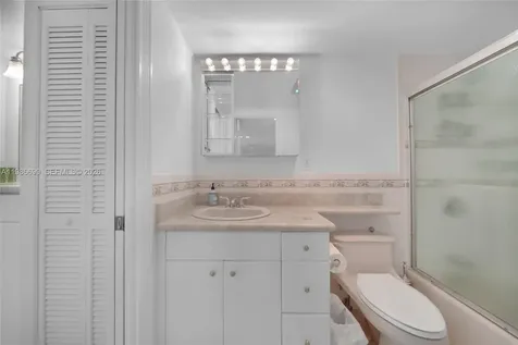 465 Ocean Drive Miami Beach FL 33139